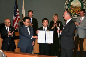 Mito Mayor Yasushi Takahashi receives declaration from Anaheim Mayor Tom Tait