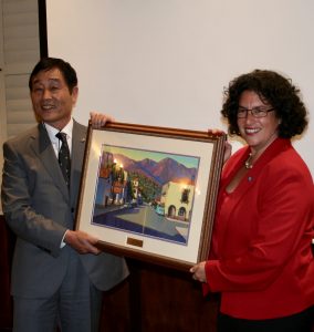 Toba Mayor Kusuichi Kida  and Santa Barbara Mayor Helene Schneider